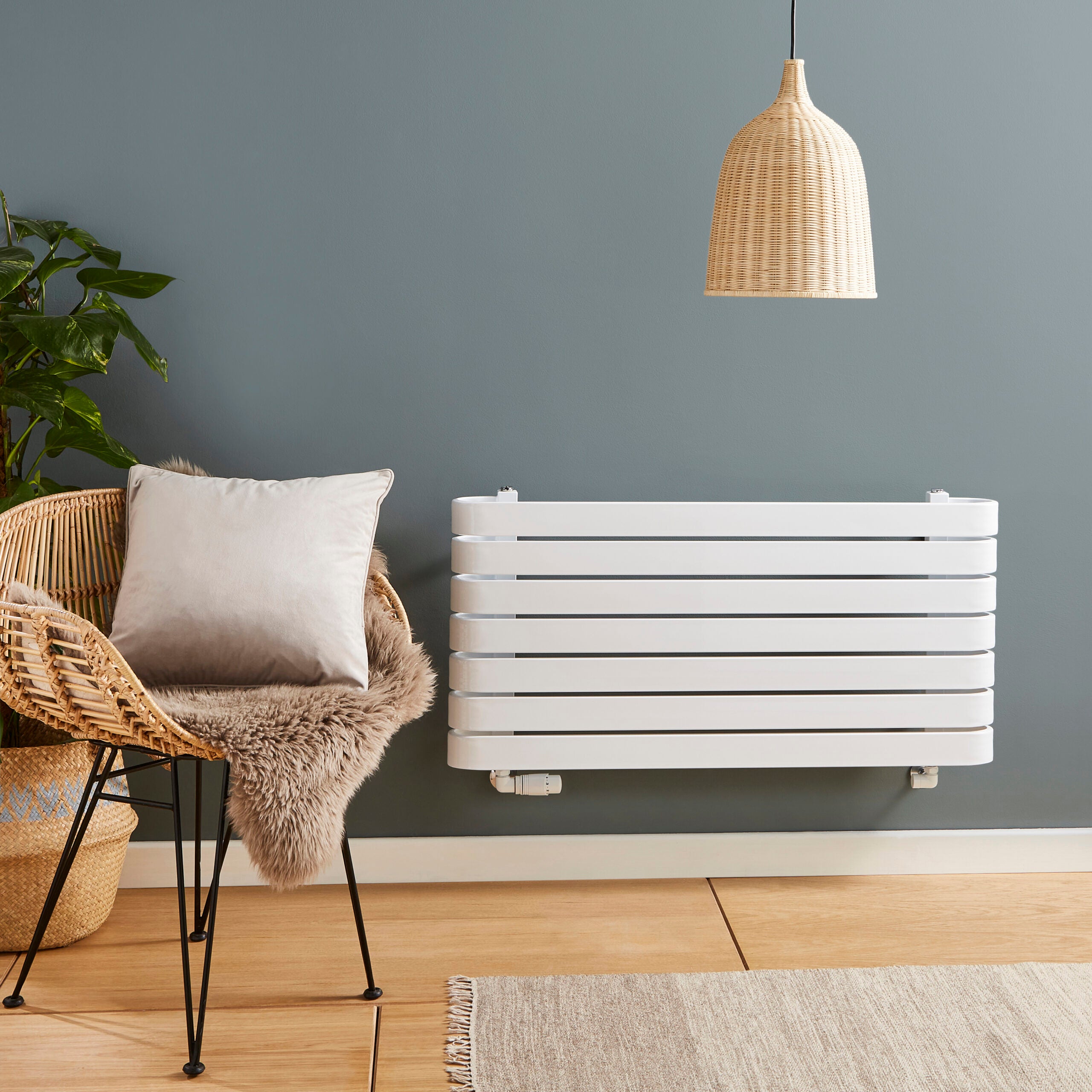 White horizontal flat tubes steel rad 